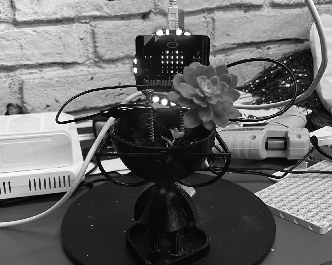 Prototipo de monitoreo y riego inteligente de PlantArt